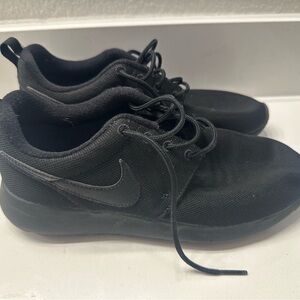 Nike Men's All-Black Sneakers